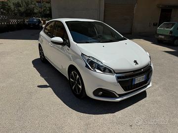 Peugeot 208 Signature – 28.000 km – Pari al Nuovo
