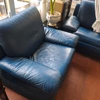 divano letto e poltrona pelle blu