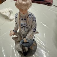 Gruppo statuette Capodimonte e soprammobile