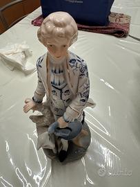 Gruppo statuette Capodimonte e soprammobile