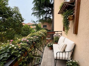 Appartamento di 140 m² con più di 5 locali a Bolog