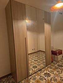 “Camera da letto NUOVA con armadio a specchio"