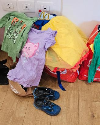 abbigliamento e giochi per bambini  da 5 a 8 anni