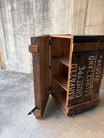 Antico baule bar del 1813 in legno massiccio