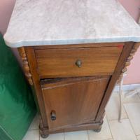 comodino antico