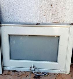 FINESTRA VASISTAS IN ALLUMINIO CON TELAIO FERRO