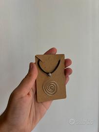 Collana fatta a mano a spirale in acciaio inox