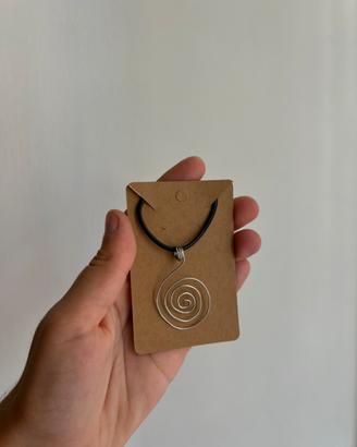 Collana fatta a mano a spirale in acciaio inox