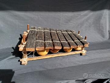 Xilofono africano strumento artigianale