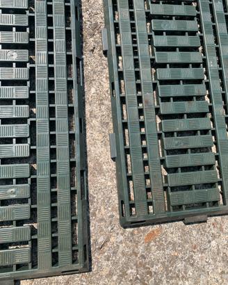Pavimento ad incastro in plastica dura
