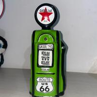 Salvadanaio a forma di pompa di benzina Route 66