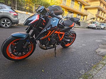 KTM Duke 1290 r evo 