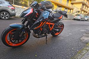 KTM Duke 1290 r evo 
