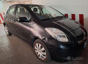Auto Toyota Yaris