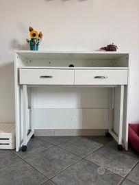 Scrivania-tavolo con due ripiani