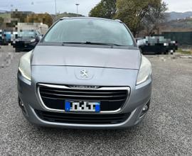 Peugeot 5008 120cv **7 POSTI** unico proprietario 