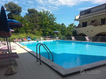 Gabicce annuale con ripostiglio e piscina