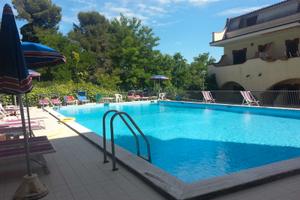 Gabicce annuale con ripostiglio e piscina