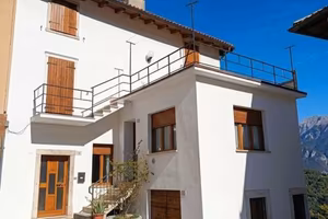 Rustico / Casale di 294 m² con 5 locali e box auto
