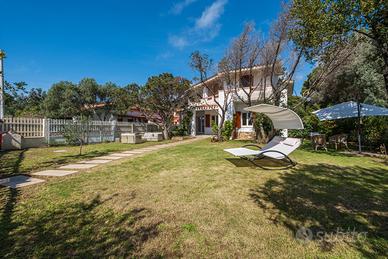 Villa fronte spiaggia a Solanas estate 2026