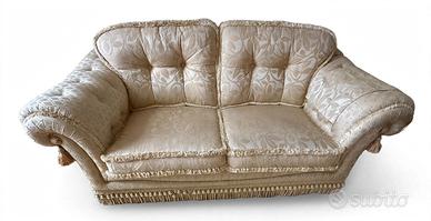 Salotto classico 3 pezzi. Stile classico elegante.
