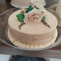 Torta finta in pasta di zucchero