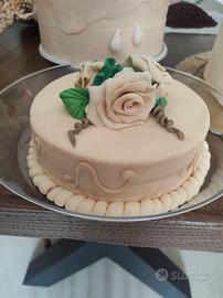 Torta finta in pasta di zucchero