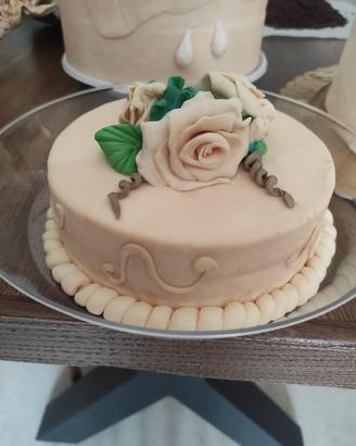 Torta finta in pasta di zucchero