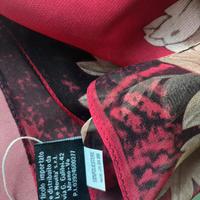 Sciarpa a fiori rossa Inusual