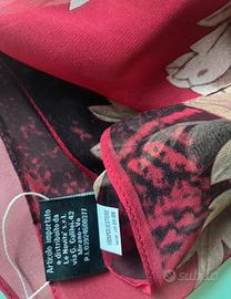 Sciarpa a fiori rossa Inusual