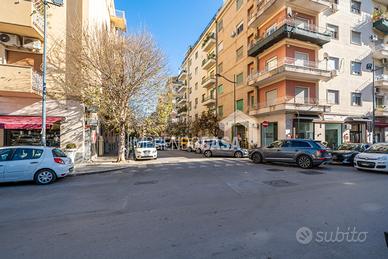 3 vani 105 mq con cantina via Pipitone Federico