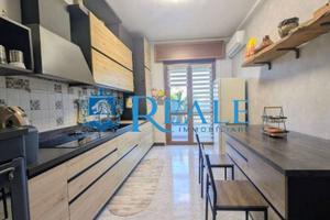 Appartamento di 100 m² con 4 locali e box auto a I