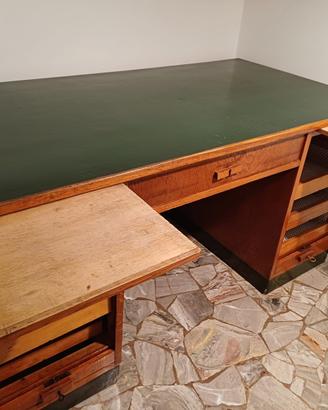 Stupenda scrivania primi 900 restaurata