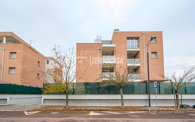 Bilocale al primo piano con ampio garage e terrazz