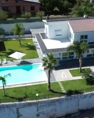 Parco dei Principi Villa con giardino e piscina