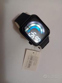 Orologio digitale con contapassi