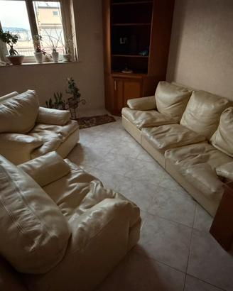 Divano/salotto interamente in pelle bianco