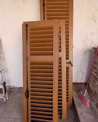 Persiane in legno per finestre e portafinestra