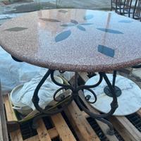 Tavolo  unico nel suo gener per esterni ed interni