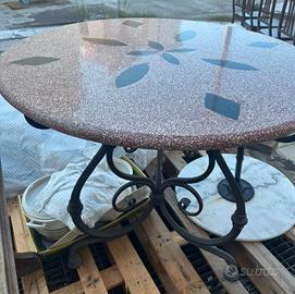 Tavolo  unico nel suo gener per esterni ed interni