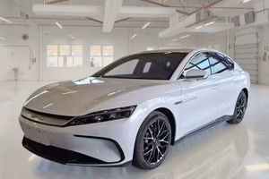 BYD HAN EXECUTIVE 4 PORTE BERLINA