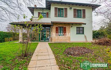 VILLA SINGOLA RISTRUTTURATA CON GIARDINO DI 650 MQ