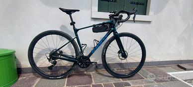 Bici Gravel Revolt Advanced 2 carbonio