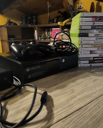 Xbox 360 E 250 GB + 15 giochi (GTA, Forza, Crash) 