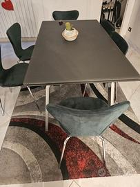 tavolo in vetro e sei sedie