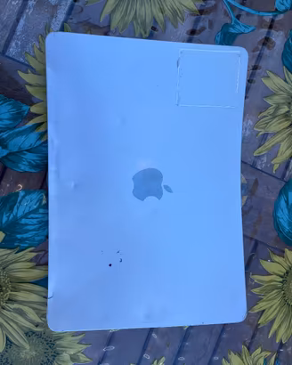 MacBook Air M2 Rotto