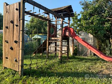 Scivolo con arrampicata