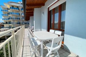 120 mq con 3 matrimoniali e 2 bagni - mare 150m