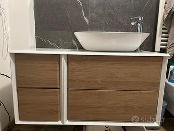 Mobile bagno moderno con lavabo – come nuovo