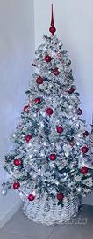 Albero di natale completo di decorazioni